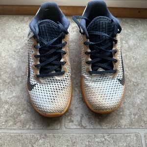 Selling Nike work out shoes